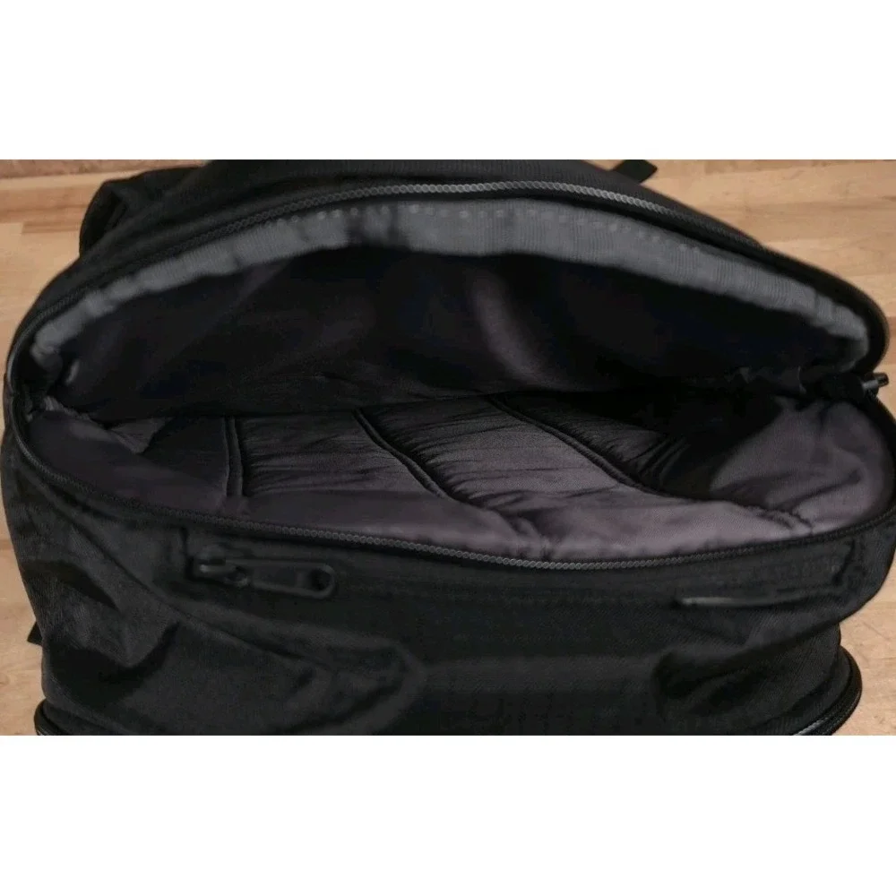 OGIO Shuttle Pack Black Backpack 400D 1,300 cu 21.3 L Travel Bag NEW